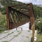 El puente de hierro se remodeló hace un año y ahora es una de las rutas de paseo. CAMPOS