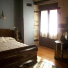 Uno de los dormitorios de La Llave, en Villafranca del Bierzo.