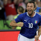 Antonio Cassano lo celebra tras marcar el primer gol de Italia frente a Irlanda.