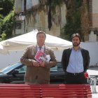 Pereira y Suso Nieto, ante el solar que se quiere cubrir. L. DE LA MATA