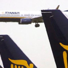 Aviones de la aerolinea Ryanair en el aeropuerto de Dublín, Irlanda.
