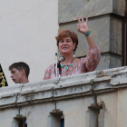 Margarita Torres en la escalera del Museo Provincial, en el Arco de la Cárcel, durante las fiestas del barrio de Santa Marina