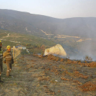 Trabajadores forestales de las brigadas de la Junta de Castilla y León, el pasado 17 de octubre en el incendio de Porcarizas.