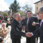 El médico jubilado Francisco Fernández Marqués y José Luis Ramón, antes del acto.