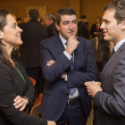 Albert Rivera conversa con la consejera delegada de Edigrup, Adriana Ulibarri, y Pablo Lago. R. GARCÍA