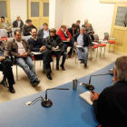 Francisco Álvarez y José Antonio Díez en un momento de la reunión con el sector crítico.