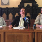 Manuel Ortiz, Arsenio García y Pepe Guzmán, ayer durante la explicación de su propuesta.