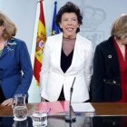 La ministra de Economía, Nadia Calviño, la ministra Portavoz, Isabel Celáa, y la ministra de Sanidad, María Luisa Carcedo, en la rueda de prensa posterior al Consejo de Ministros. /