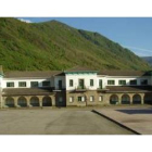 Edificio actual que se asienta en los terrenos que albergará el futuro parador.