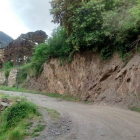 Tramo de tierra de entrada al pueblo de Montes. DL