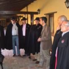 Miembros de la Cofradía del Real Botillo, en las instalaciones de El Caserío