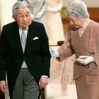 El emperador Akihito y su mujer, Michiko.