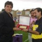 López Clausín recibió otro homenaje cuando se despidió del arbitraje