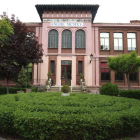 Residencia Virgen del Camino, afectada por una adjudicación ahora suspendida.