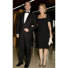 José Bono, junto a su esposa, en una fotografía de archivo.
