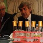 Hermida y José Moro explican el contenido del contrato.