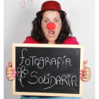 La bañezana Susana González con su foto solidaria.