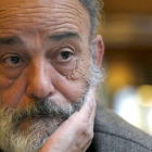 El médico Lus Montes defiende el derecho a disponer de nuestra propia vida.