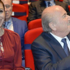 Joseph Blatter, con su novia Linda Gabrielian, en la apertura del Congreso de la FIFA en Zúrich.
