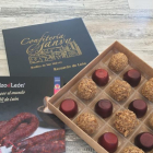 Los chocorizos están recubiertos de un colorante de cobre en polvo que recuerda al color del chorizo de León