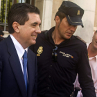 El ex presidente del Gobierno balear Jaume Matas, en el momento de abandonar los juzgados.