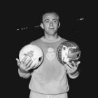 Antes de Cruyff, existió el futbolista total. Alfredo Di Stéfano fue el cacique del mejor Real Madrid de todos los tiempos, el que enlazó cinco Copas de Europa consecutivas entre 1956 y 1960.