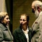 Lola Herrera, Natalia Dicenta y el actor ponferradino Carlos Álvarez-Novoa en una escena de «Solas»