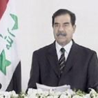 Sadam Husein durante su intervención de ayer en la televisión iraquí