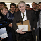 El escritor Antonio Gamoneda, durante un encuentro mantenido con alumnos de la Universidad Autónoma de Madrid en 2009. RAQUEL P. VIECO