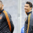 Benzema y Cristiano Ronaldo, en un entrenamiento del Madrid.