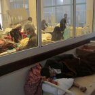 Varios pacientes con cólera son atendidos en un hospital de Saná.