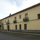 Casona de Trobajo, casa nobiliaria a orillas del Esla, otra en Castrillo de los Polvazares, molino de Boñar y edificio del XVIII en San Esteban de Valdueza.