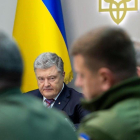 El presidente ucraniano con los altos cargos del Ejército