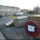 Aspecto de las obras de la pista de hielo en el párking de San Pedro
