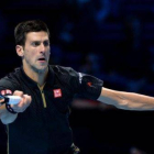 Djokovic devuelve una derecha a Berdych en el Masters del Londres.