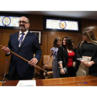 Marco Morala, ya con el bastón de mando como nuevo alcalde de Ponferrada. ANA F. BARREDO