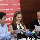 La infanta Elena, en una reunión en Sangenjo.
