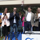 Mañueco, con Morala, Muñoz y los integrantes de la candidatura del PP para Ponferrada. L. DE LA MATA