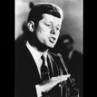 El 22 de noviembre de 1963, el mundo se estremeció. Habian asesinado en Dallas al joven y carismático presidente de los Estados Unidos: John Fitzgerald Kennedy.