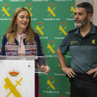 Virginia Barcones, junto al jefe de la Comandancia en Zamora, Héctor David Pulido.. J. L. LEAL