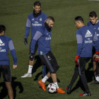 El Real Madrid se ejercitó ayer preparando el envite del fin de semana frente al Celta de Vigo. NARANJO