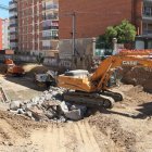 Aspecto que presentaban ayer las obras del puente de Maristas en Álvaro López Núñez.