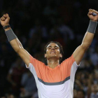 Rafael Nadal celebra su triunfo ante Raonic, en los cuartos de final del Abierto de Miami, este jueves.