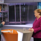 La cancillera Merkel en la entrevista con la periodista Bettina Schausten en la ZDF.