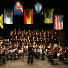 Alumnos de la escuela durante una actuación.