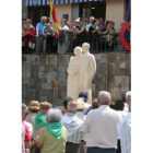Los jubilados asistieron a la inauguración de una escultura de Nogueira