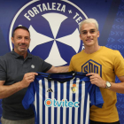 Nil Jiménez ha sido el tercer futbolista presentado por la Deportiva Ponferradina en el transcurso de esta semana. L. DE LA MATA