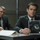 Holt McCallany y Jonathan Groff, en el papel de agentes del FBI.