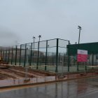 Las máquinas ya trabajan en la cubrición de las pistas. medina