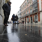 El pavimento de la calle Ancha tendrá mañana una capa antideslizante para evitar patinazos y caídas.